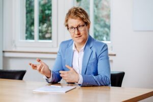 IAV-Hauptgeschäftsführerin Jasmin Markhof zum Beschluss der Mindestlohnkommission, den gesetzlichen Mindestlohn auf 13,90 € ab 2026 und 14,60 € ab 2027 anzuheben